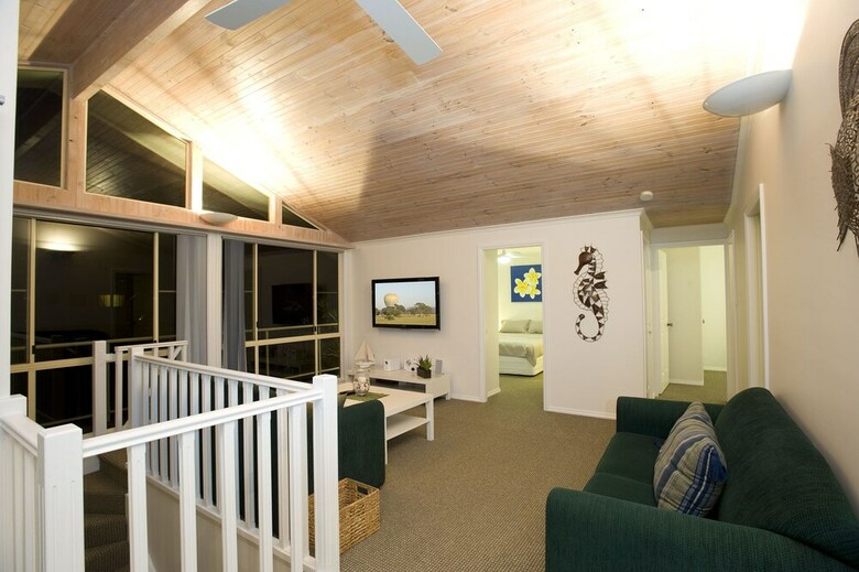 Tomaree 18 - Baybreeze - Shoal Bay