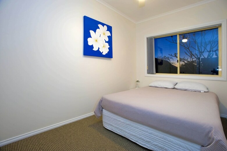 Tomaree 18 - Baybreeze - Shoal Bay