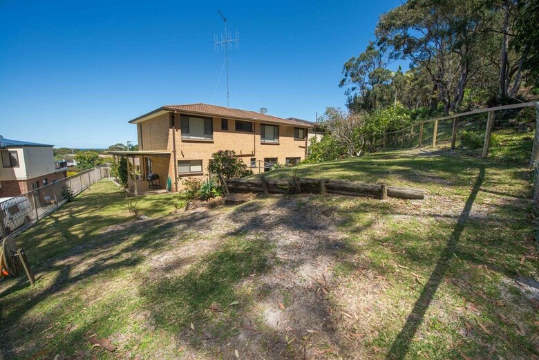 Pet Friendly Lentara St 8 - Fingal Bay