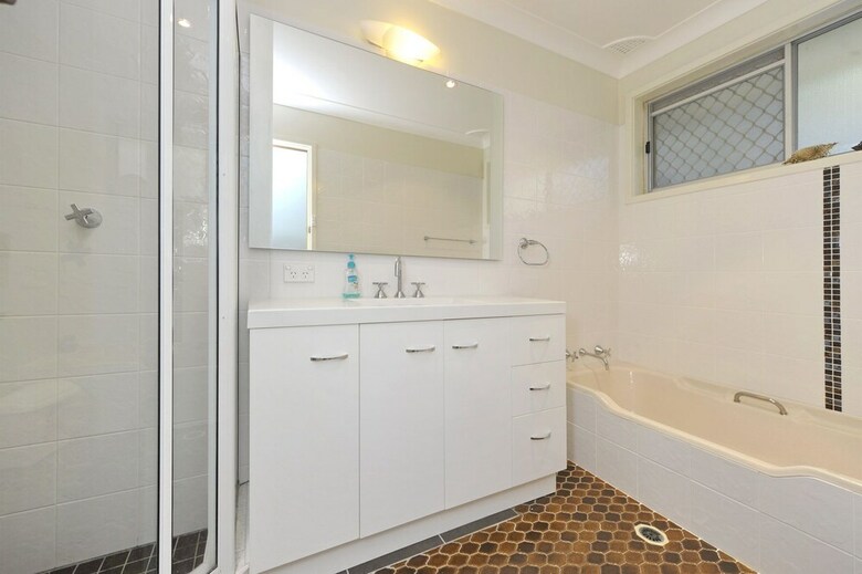 Pet Friendly Lentara St 10 - Fingal Bay