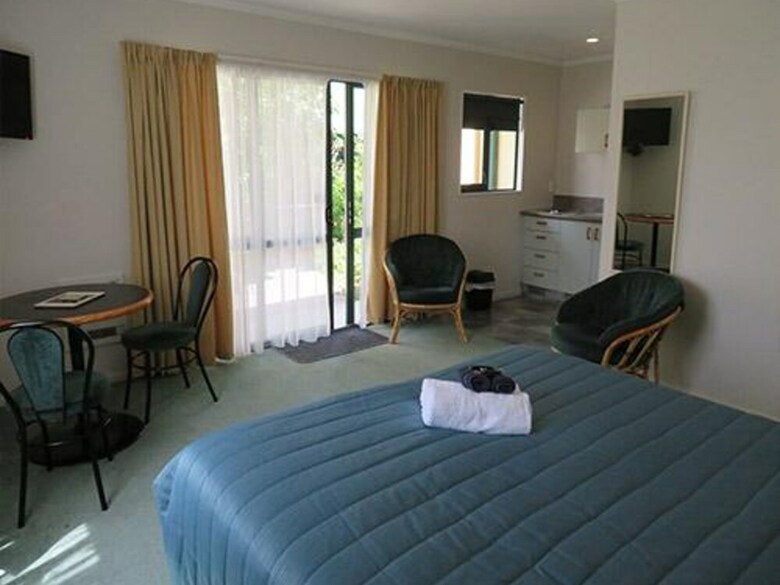 Commodore Court Motel