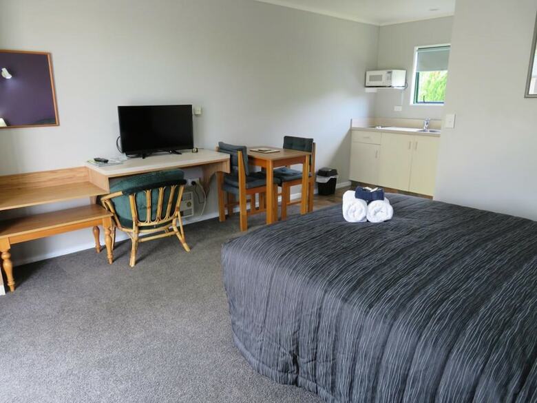 Commodore Court Motel