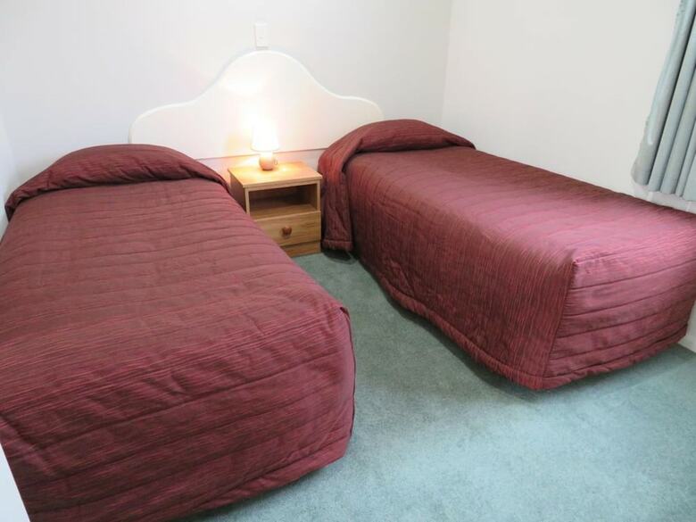 Commodore Court Motel