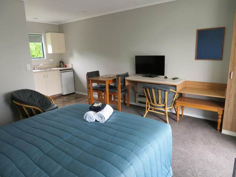 Commodore Court Motel