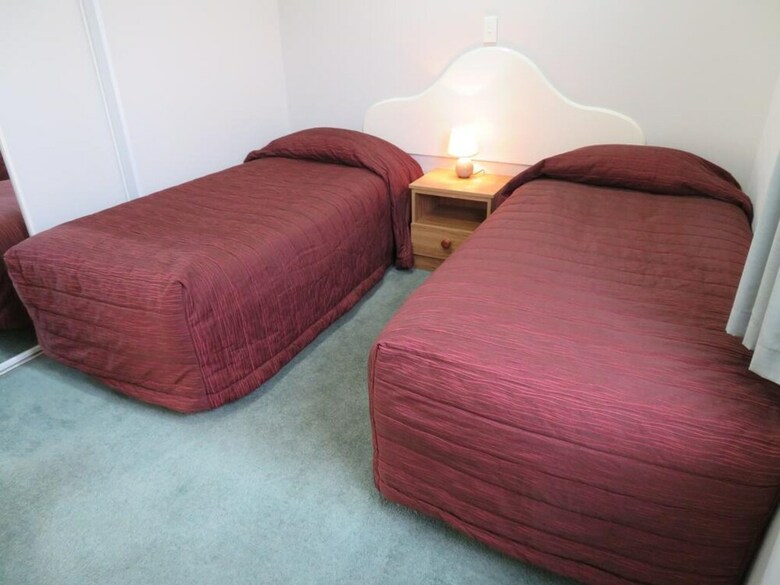 Commodore Court Motel