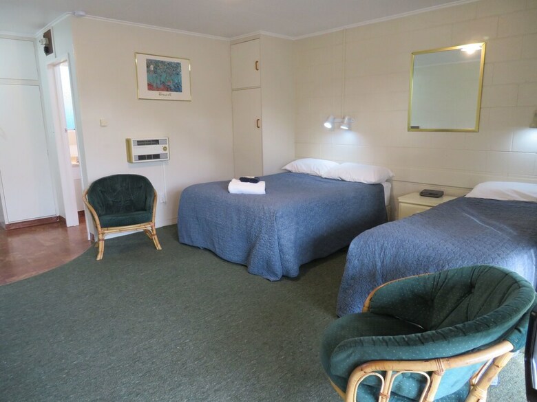 Commodore Court Motel
