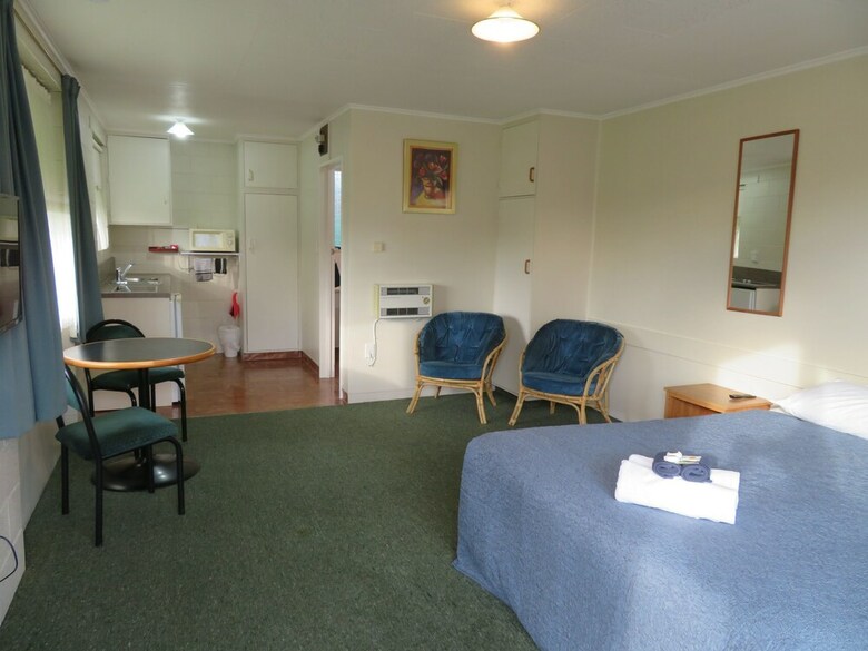 Commodore Court Motel