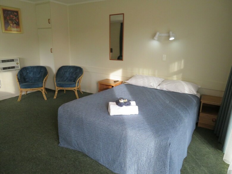 Commodore Court Motel