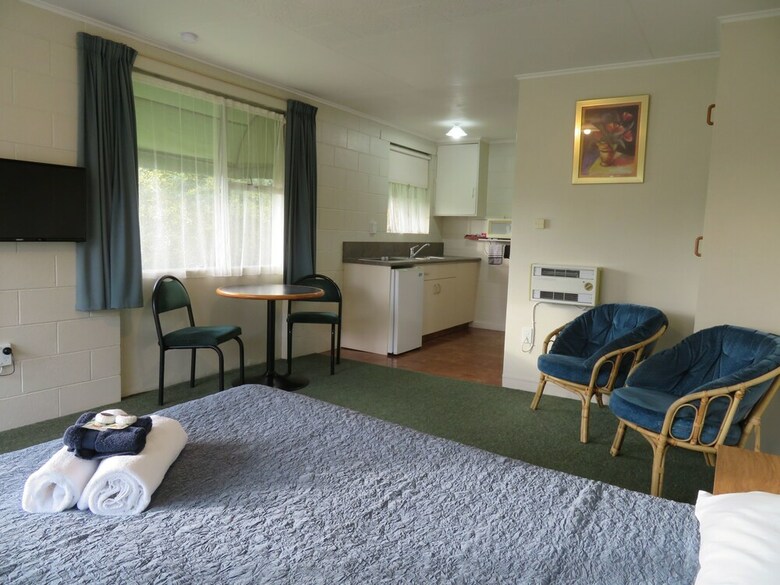 Commodore Court Motel