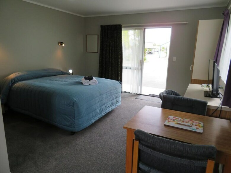 Commodore Court Motel