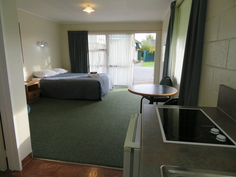 Commodore Court Motel