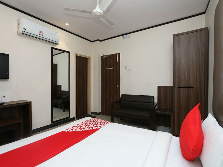 Oyo 15966 Hotel Shivam