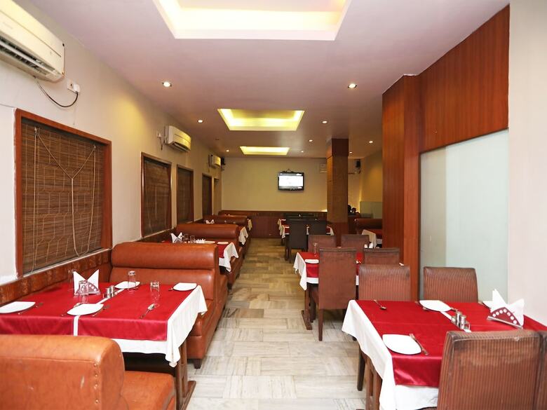 Oyo 15966 Hotel Shivam