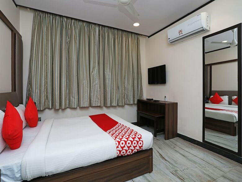 Oyo 15966 Hotel Shivam