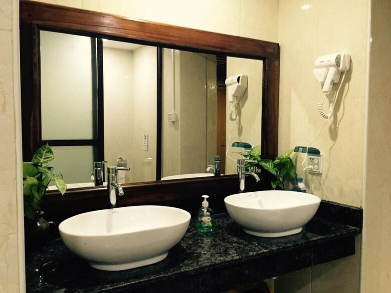 Hostal Mr. Charles Guest House - Hostel