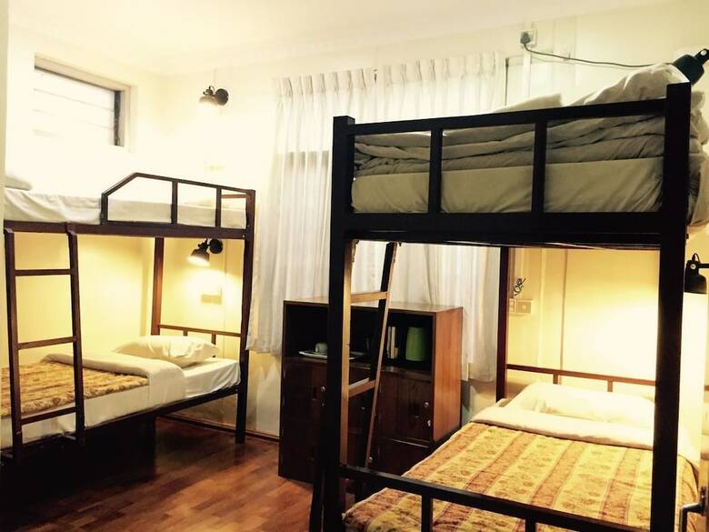 Hostal Mr. Charles Guest House - Hostel