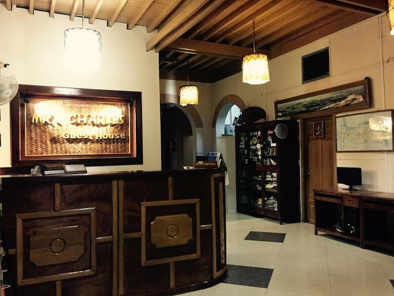 Hostal Mr. Charles Guest House - Hostel