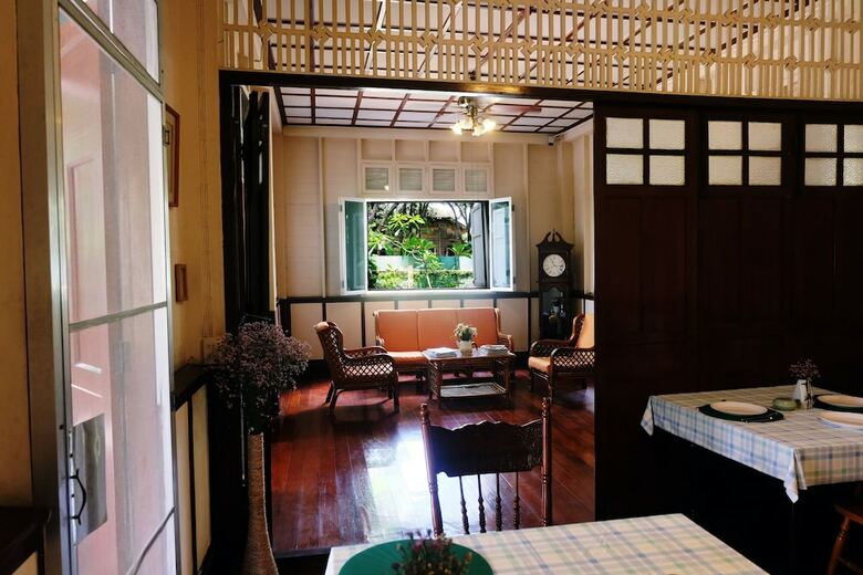 Hotel 24 Samsen Heritage House