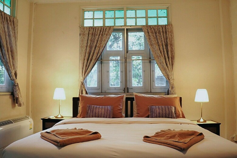 Hotel 24 Samsen Heritage House