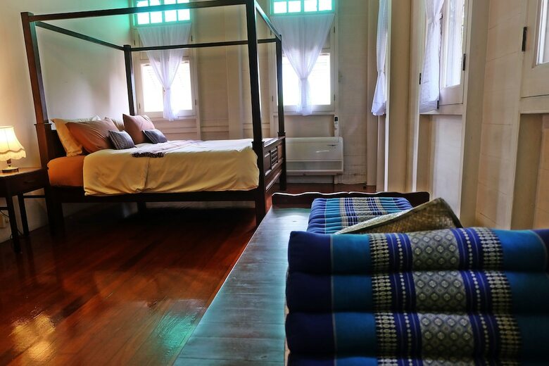 Hotel 24 Samsen Heritage House
