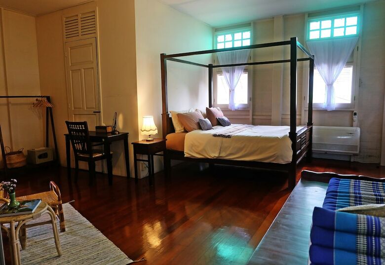 Hotel 24 Samsen Heritage House