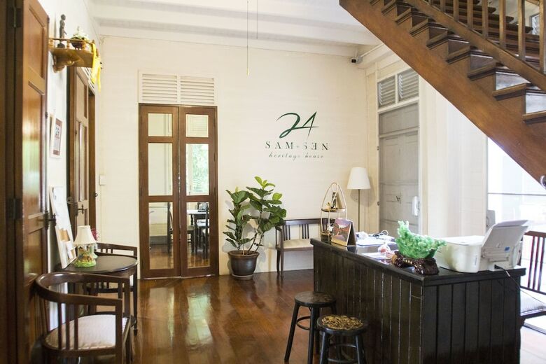 Hotel 24 Samsen Heritage House