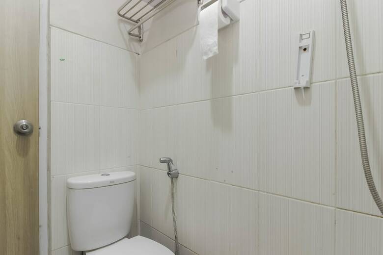 Hotel Reddoorz Plus Near Lippo Cikarang Mall