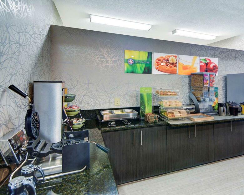 Hotel Quality Inn & Suites