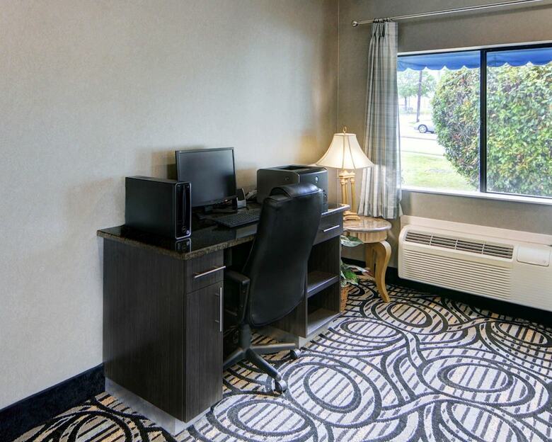 Hotel Quality Inn & Suites