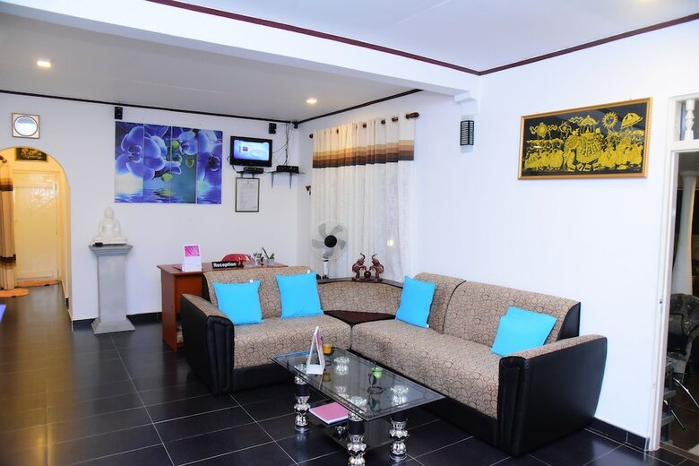 White Villa Airport Transit Hotel