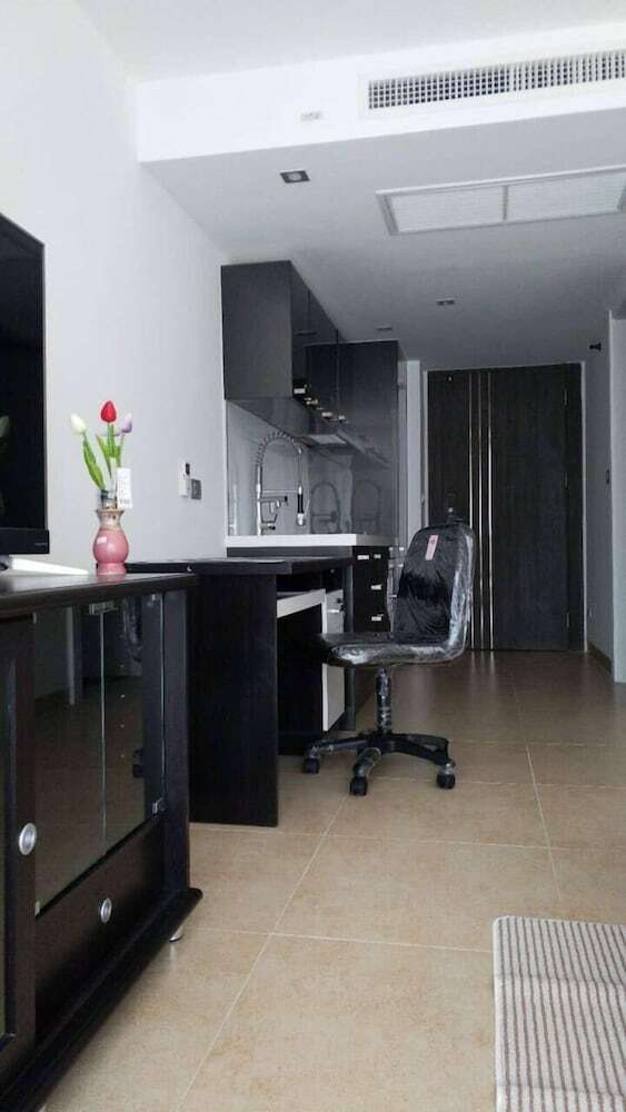 Centara Avenue Residence Building C