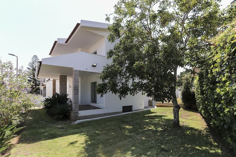Parede Villa With Pool By Homing
