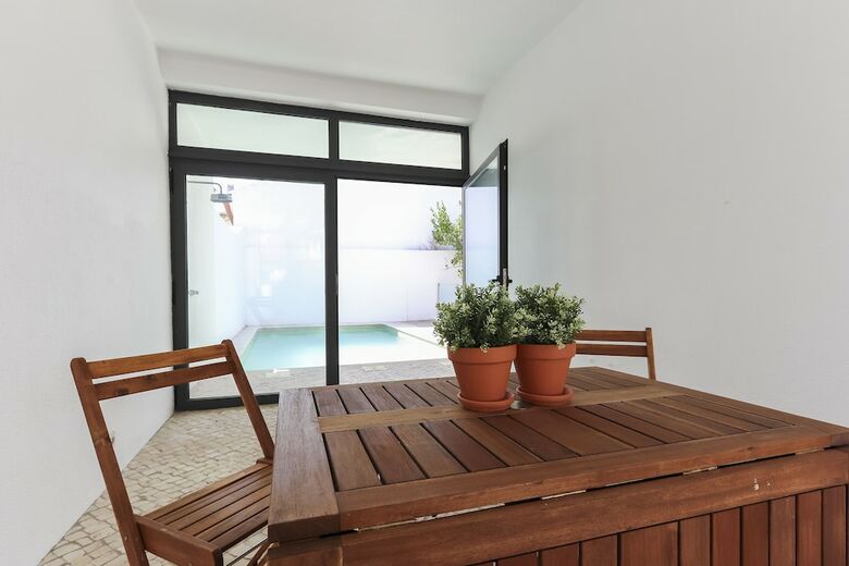 Parede Villa With Pool By Homing