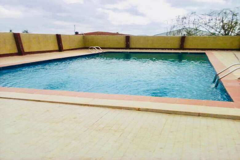 Momak 4 Hotel & Suites