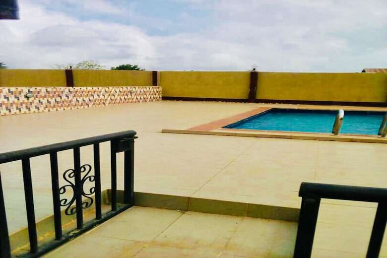 Momak 4 Hotel & Suites