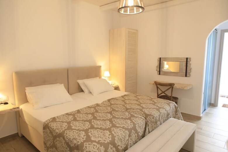 Bed & Breakfast Theasis Luxury Suites