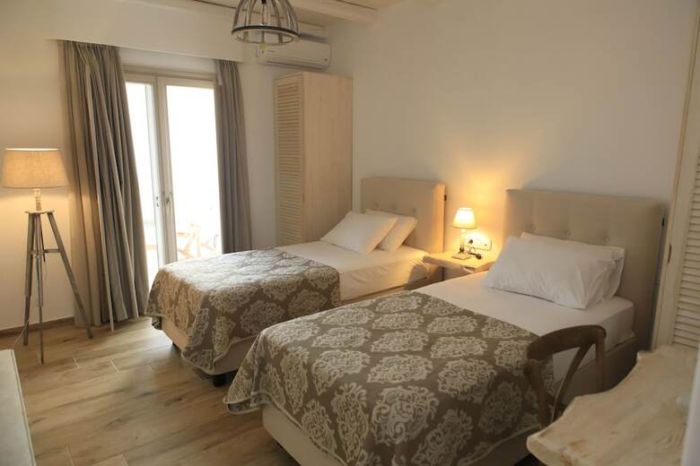 Bed & Breakfast Theasis Luxury Suites