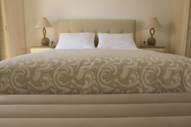 Bed & Breakfast Theasis Luxury Suites