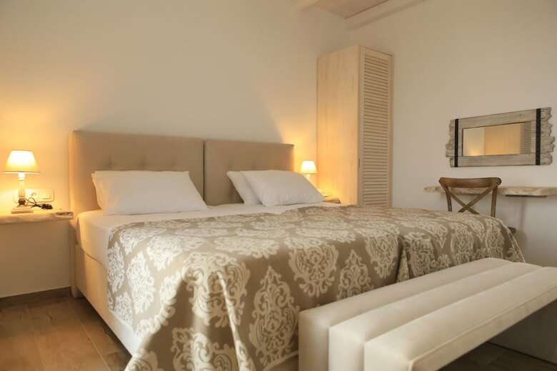 Bed & Breakfast Theasis Luxury Suites