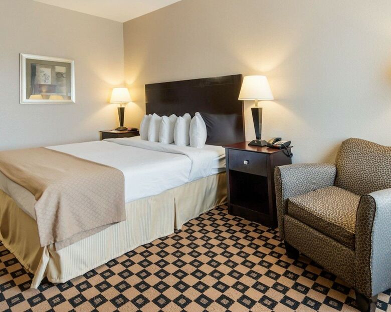 Hotel Quality Inn & Suites