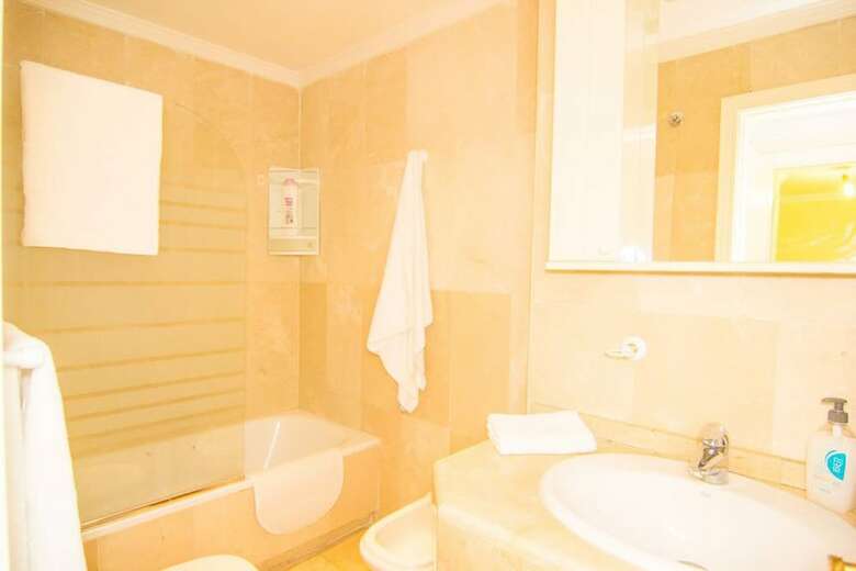 Apartamentos Oleholidays Milla de Oro Nag�eles Con Jard�n