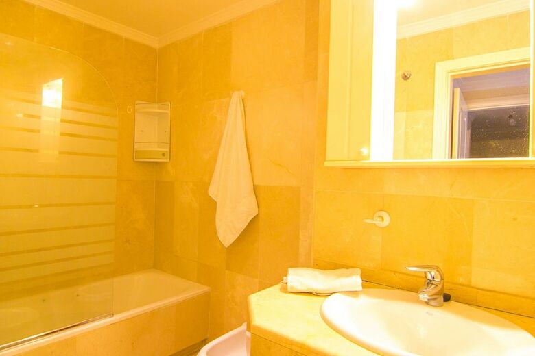 Apartamentos Oleholidays Milla de Oro Nag�eles Con Jard�n