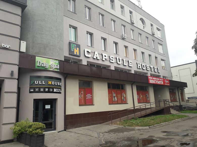 Full House Capsule Hostel