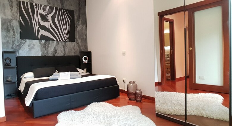 Deluxe Central Apartment