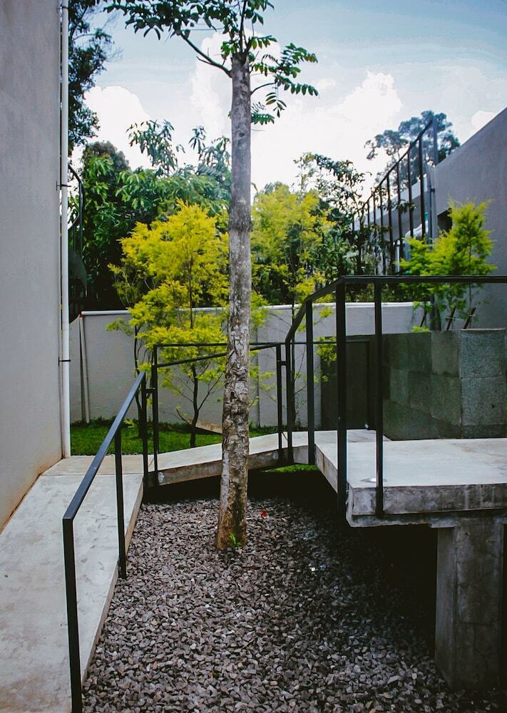 Blackbird Hotel