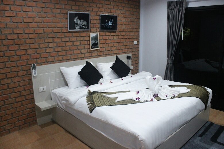 Hotel Charin Village