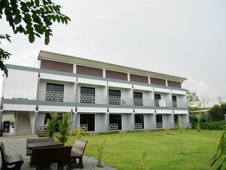 Hotel Charin Village