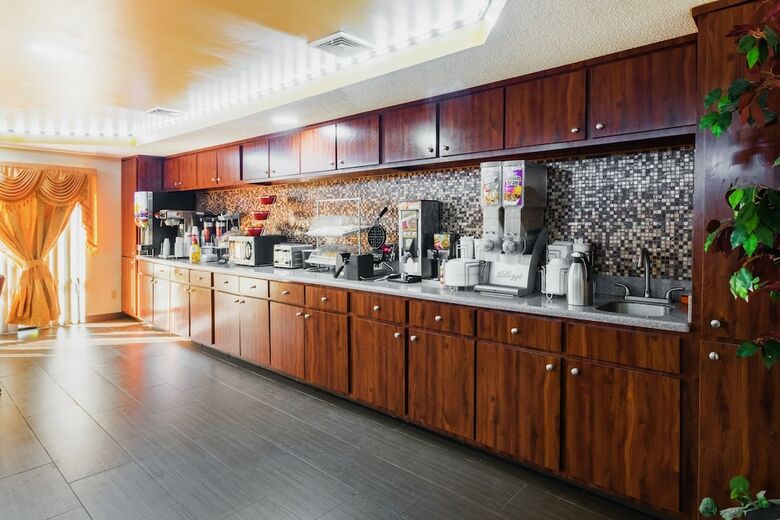 Hotel Red Roof Inn & Suites Savannah Gateway