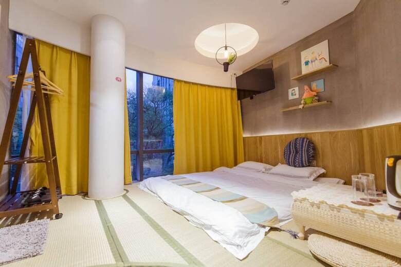 Hostal J Trip Youth Hostel