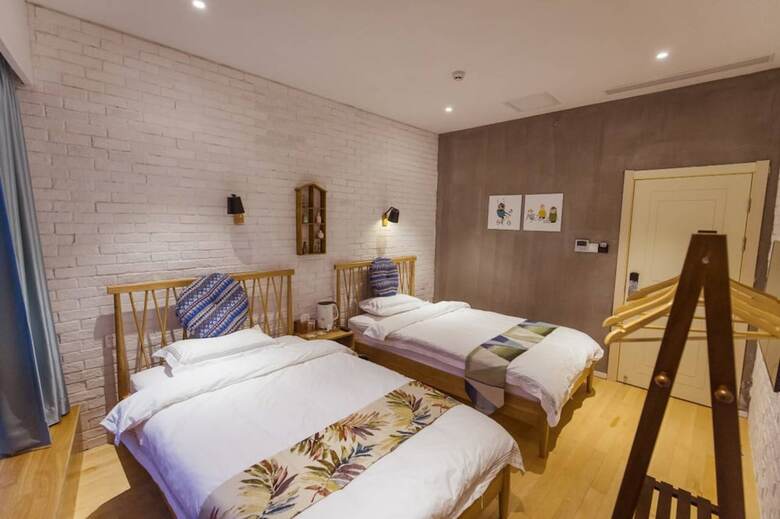 Hostal J Trip Youth Hostel